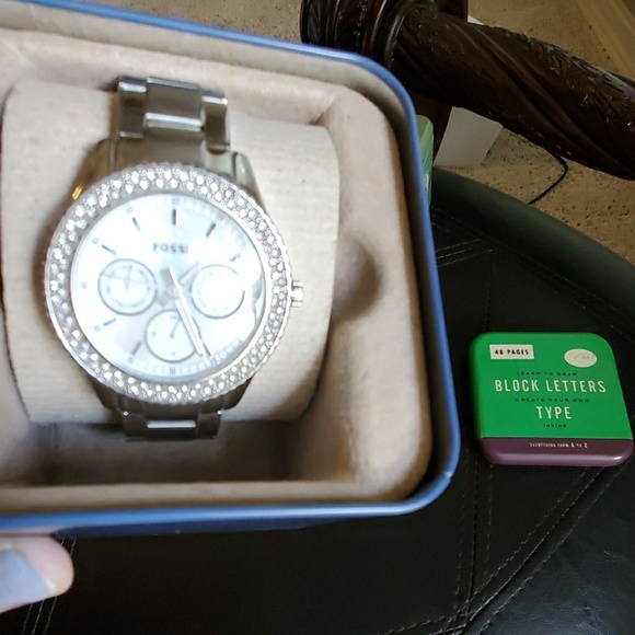 Fossil Watch - Picture 1 of 5